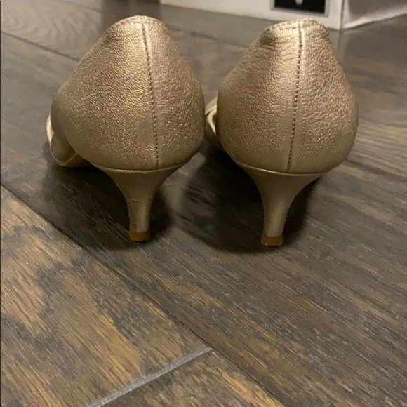 Sigerson Morrison kitten heels. Gold. - Picture 3 of 4
